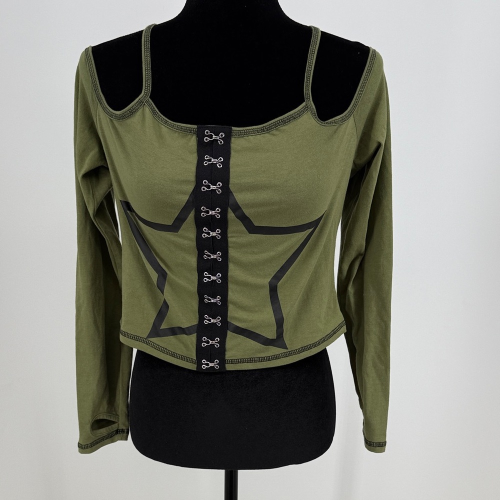 Social Collision Star Design Cold Shoulder Women's Top size large